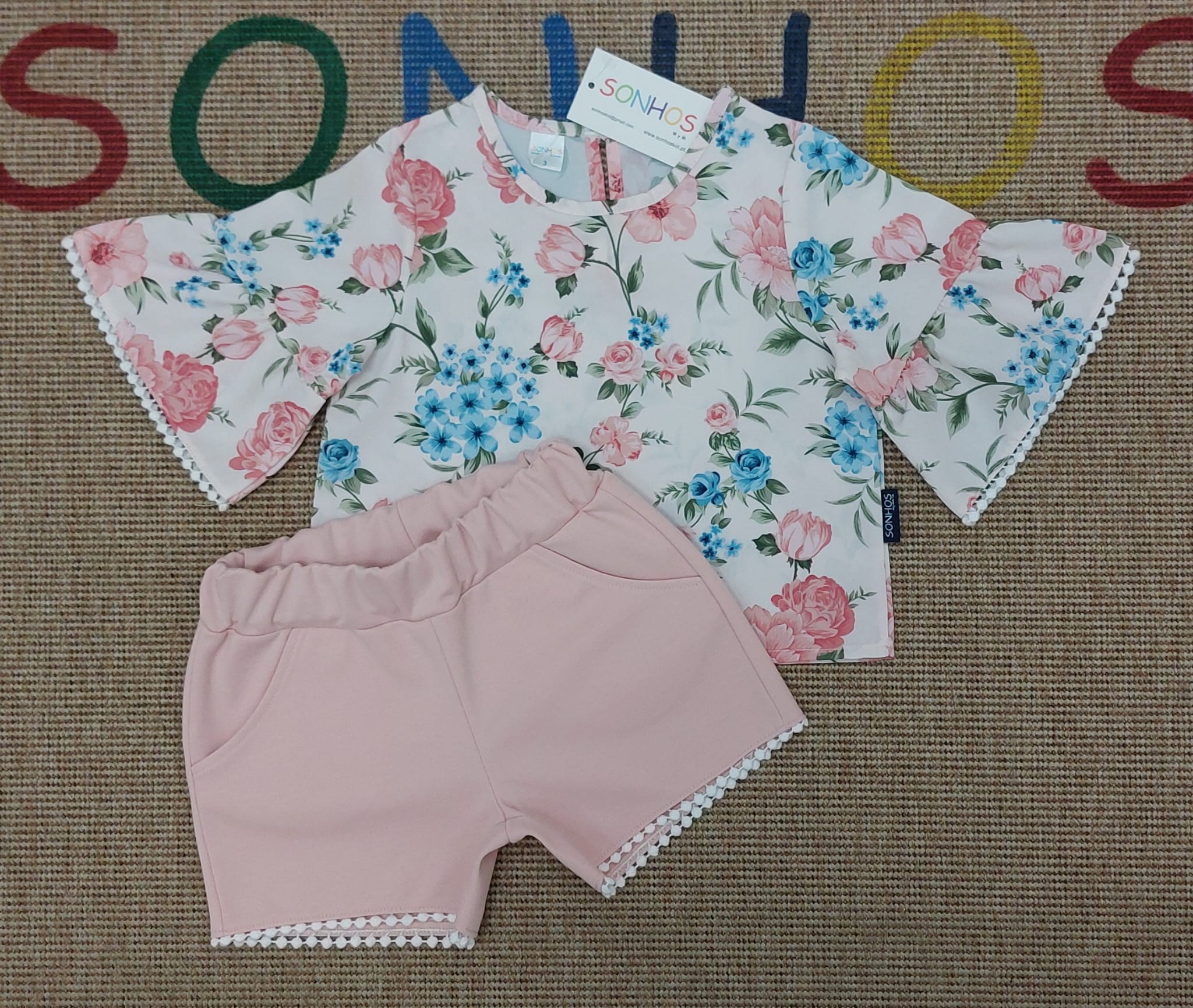 Conjunto de calção blusa rosas