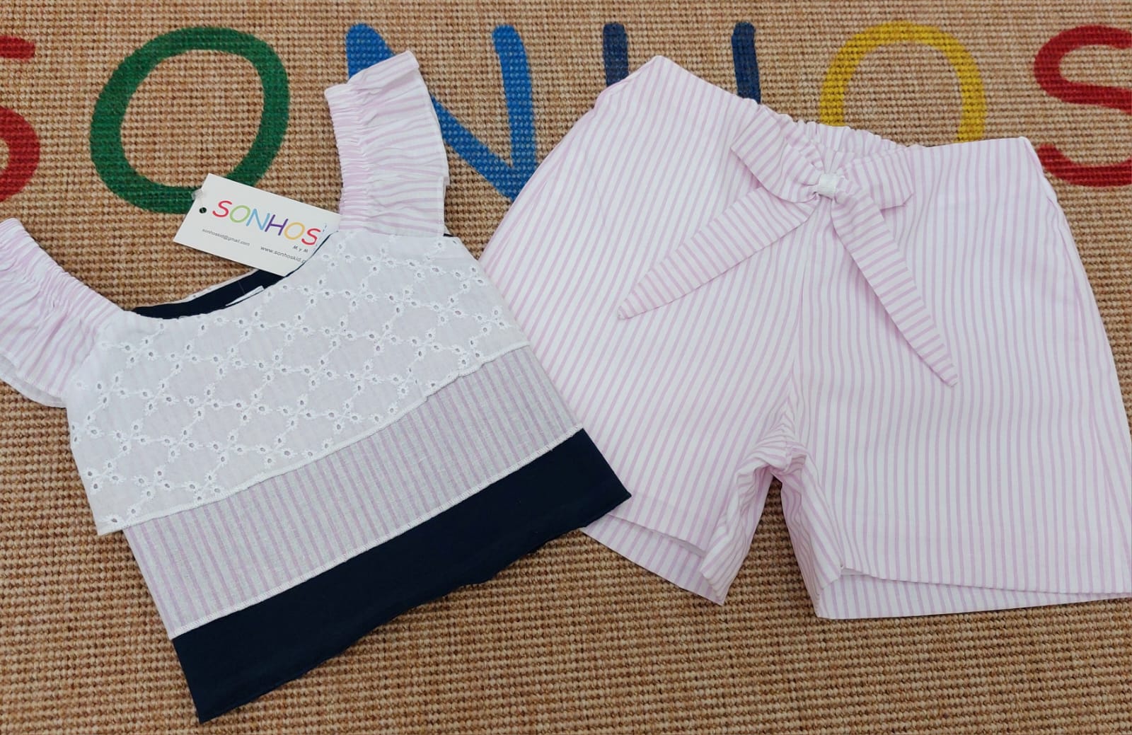 Conjunto de calção,  blusa bordado inglês