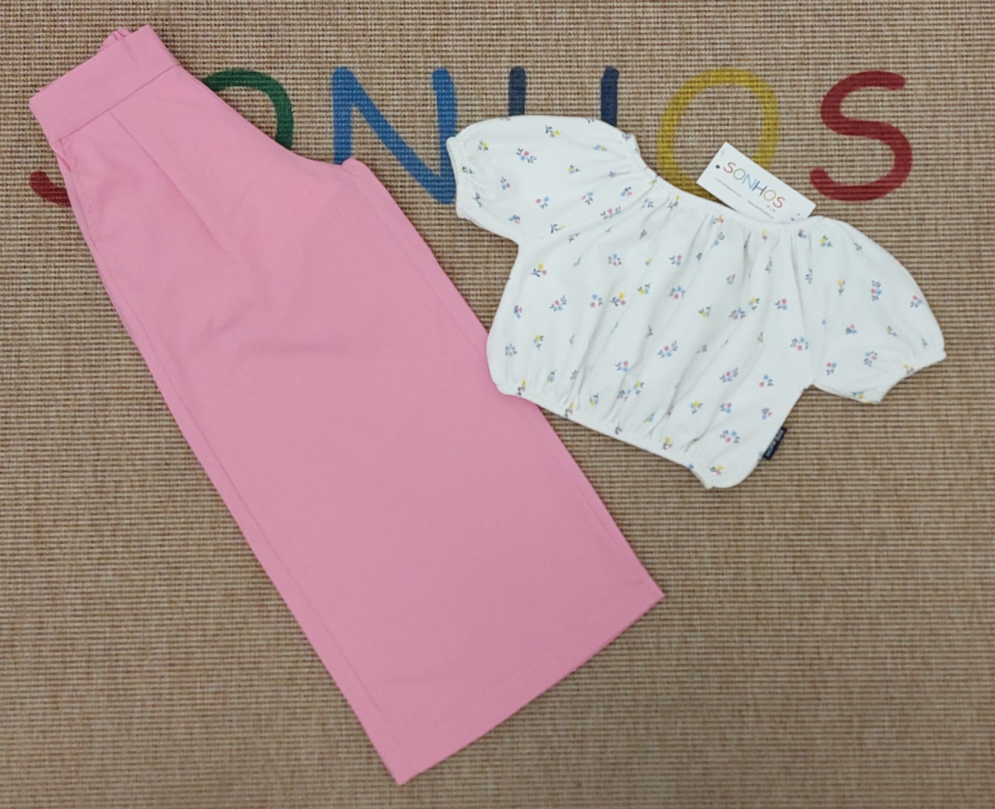 Conjunto blusa flores pantalona rosa